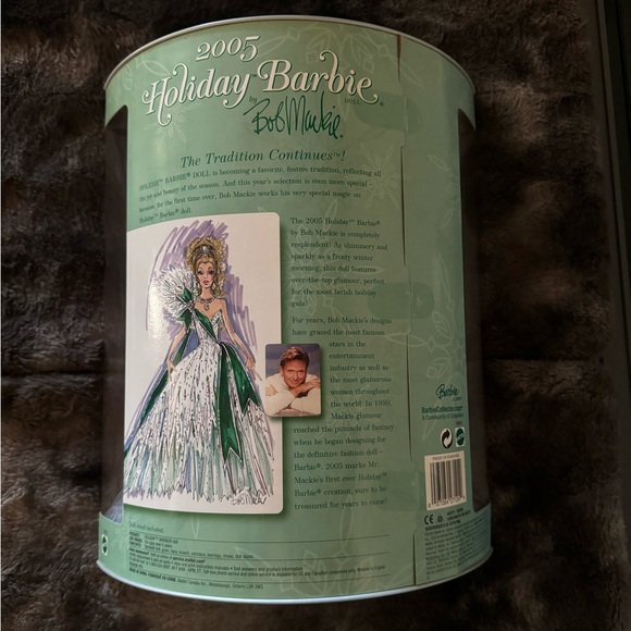 2005 Holiday Barbie - Picture 2 of 3